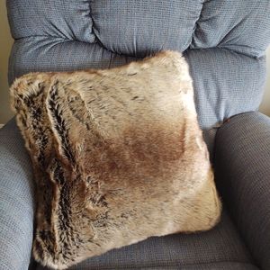 NWOT Faux Fur Plush Decorative Pillow